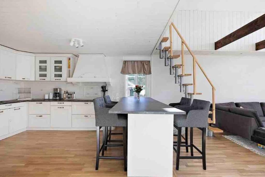 Mysigt Hus Med Natur & Jacuzzi I Olofstorp Гётеборг Экстерьер фото